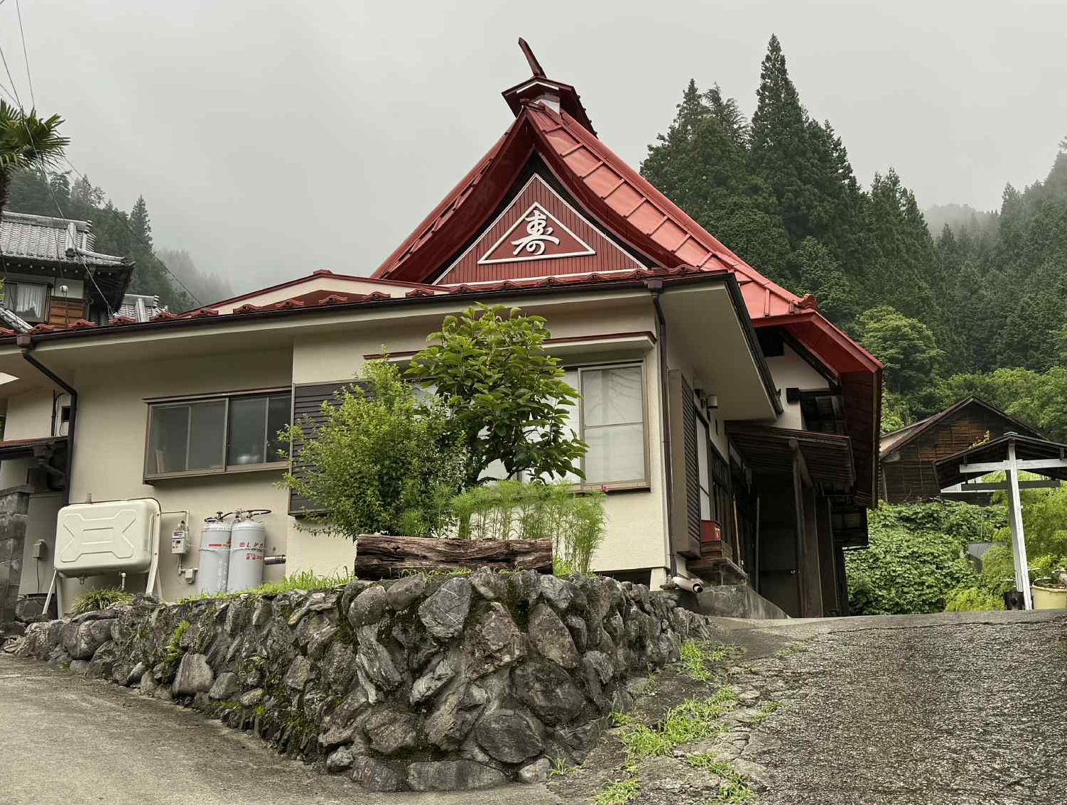 E08DF5E6-F788-40D7-AEA7-